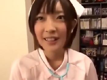 ナースコスプレな巨乳娘が素人宅に突撃→避妊具なしの性行為