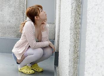 ケンカして薄着のまま外に閉め出されていた隣の彼女→匿ってあげるという口実でラッキー性交