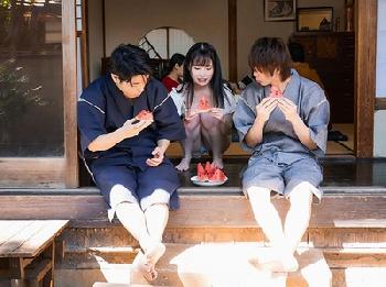 3年ぶりに帰ってきた従妹は親戚一同を魅惑的に誘う小悪魔痴女に成長W