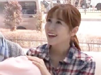 素股から避妊具未装着で挿入されるも感じまくりな美貌の人妻