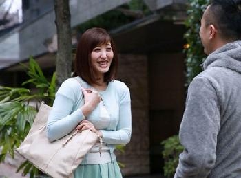 いつもとても綺麗で気さくな隣のマダムを寝取り!!浮気の証拠をネタに性奴隷化!!