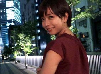 ショートヘアが似合いすぎる美少女!!清楚な見た目とは裏腹に自分から杭打ちピストンで性行為