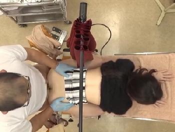 冷酷非道な産婦人科!!不妊治療で来たはずなのに…女性器の最奥にコンドーム未装着で孕ませ射精する悪魔W