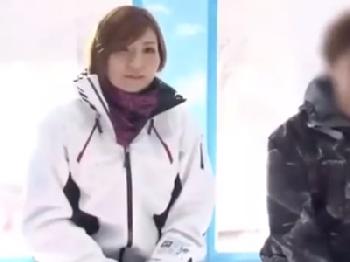 女子大生が素股に挑む→耐えきれなくなって挿入