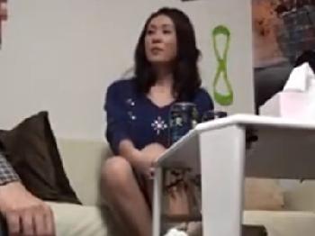 ヤリチン宅について行って中出し性行為する淫らな人妻