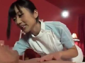 お姉さんの容赦ない責めで男の潮吹き