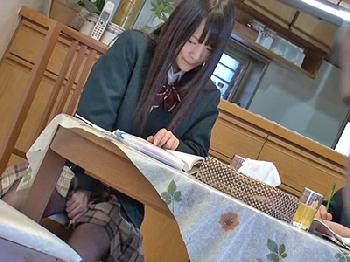 清楚な女子校生の手首が縛られおもちゃのように扱われ挿入される!!