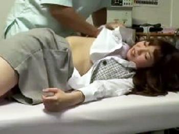 非情な整体師に性的暴行膣内射精される美乳女性会社員