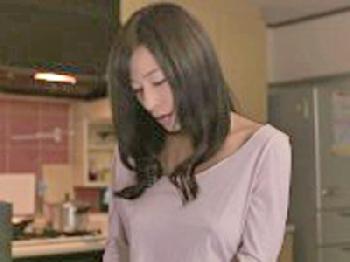 息子の友人のペニスの若さに狂っていく母親