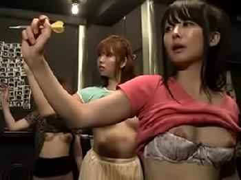 コンビニやダーツバーで時間を止めてお客にイタズラ