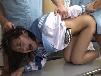 クソ生意気な万引き女子校生をペニス制裁するコンビニ店主W