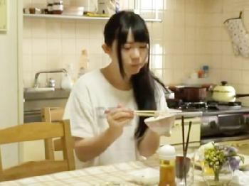 学校サボってパパのペニスと中出し近親交配するぶっ飛び女子校生