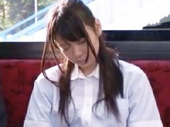 バスでうたた寝しれる陰毛がない女子校生の両穴を否応なしに犯して避妊具なしで直射精!!