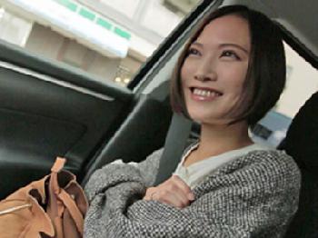 清楚な女性会社員が帰宅直後に複数の男たちに犯される