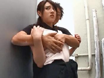 不本意ながら露出SEXが制御できないお姉さん