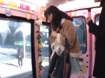 現役女子大生に素股をお願い→少しずつ下半身をほぐしながら絶頂バックピストン