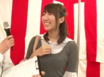 拘束巾着クイズに挑んだ女子大生がチャレンジに失敗して罰ゲームで挿入される