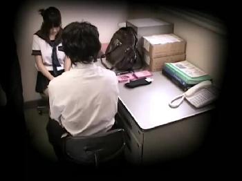 万引きして店長にパイパンの奥まで調べられ中出し制裁婦女暴行を受ける女子校生