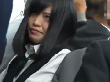 電車内で変態男に痴漢され→そのまま連れ出され性的暴行される美少女女子校生