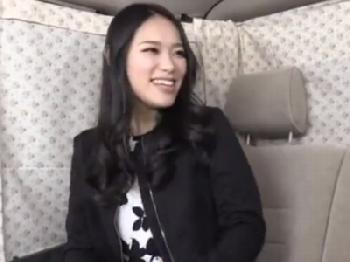 ナンパしたセレブママを車に連れ込み避妊具未装着で膣内射精