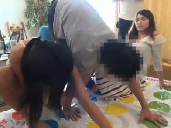 ヤリサー部屋でツイスターゲームからハメ撮り乱交に発展