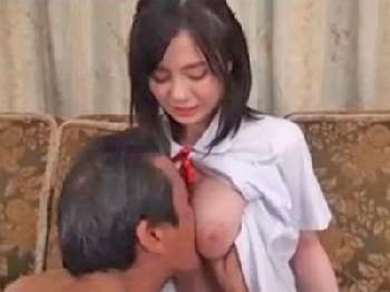 気持ち悪い中年男にドン引きしながらも抱かれるボイン女子校生