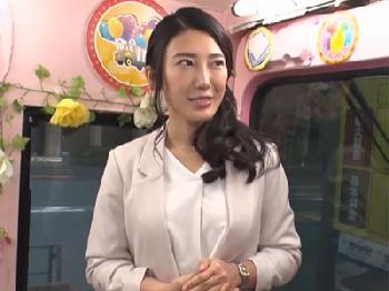 品行方正な美女会社員が淫靡なランジェリーに着替えて→気持ち悪い男とまさかのSEX展開