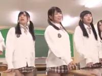 女子校生達が同級生のペニスを責めまくる