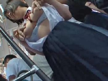 痴漢されるどころか性的暴行される巨乳女子校生