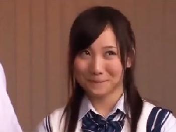 大人しい性格の巨乳女子校生娘がクラスメイト二人との3Pで恍惚エクスタシー