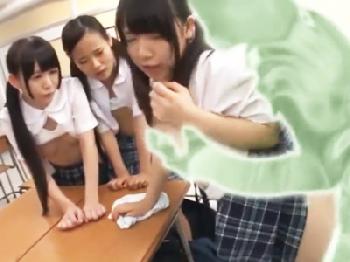 放課後のキュートな女子校生に透明人間が襲い掛かってペニス挿入し放題