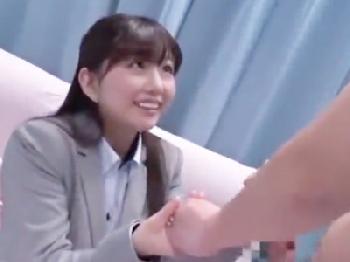 アイドル顔の可愛い系女性会社員が草食ペニスの悩みを解決する直ちに性行為!!