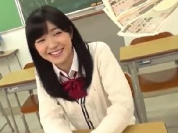 女子校生に教室で万札曝け出して顔面射精セックス