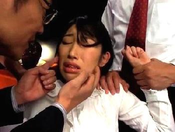 ガチな閲覧注意!!そこまでしなくても…と男でも悲鳴上げそうな超壮絶な性的暴行映像W