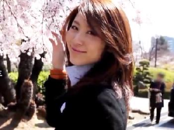 夫は仕事中なのに真っ昼間の不貞交尾で他人棒に狂乱するとても綺麗なマダム