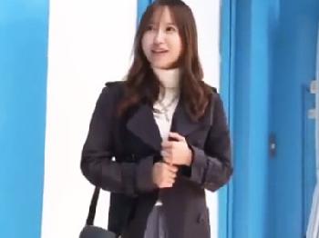 隠れ爆乳の性的欲望が爆発寸前のセレブ人妻がマッサージで股間が緩んで寝取られる