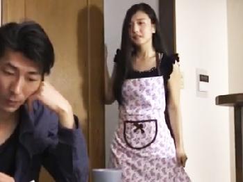 夫との性生活に満足していないとても綺麗な人妻が辛抱できずイケメンと不貞交尾