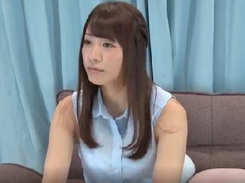 ノースリーブの女性会社員がマジックミラー号で恥ずかしすぎる脇見せセックス