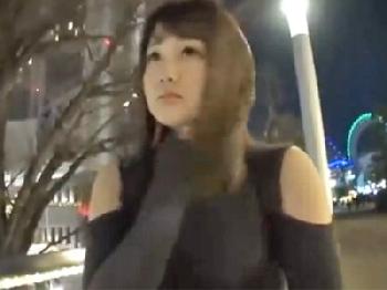 新婚ホヤホヤの若妻をナンパ→ホテルに連れ込みコンドーム非装着で膣内射精