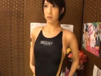 競泳水着でマッサージ受けるスレンダー美女→ムリヤリ巨根挿入する非情な整体師