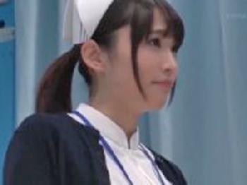 巨乳ナースが制服半脱ぎで男をチングリ返しし射精させる!!