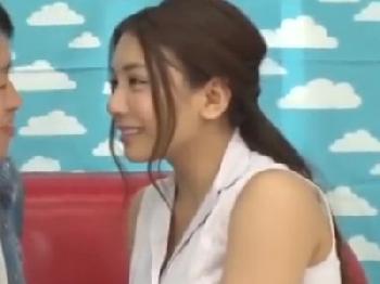 SEX未経験男に頼み込まれて筆おろししてくれた巨乳お姉さん