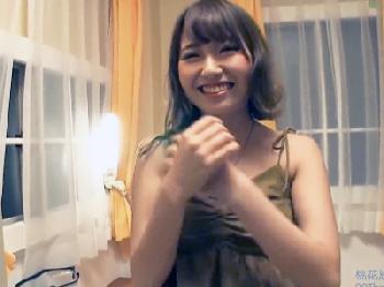 性的感度が抜群に良いキュートなパイパン少女が激しい3PセックスでノックアウトW