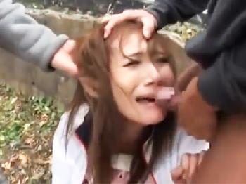 巨乳美女を野外強姦→抵抗する女性器に無許可でぶっこみ突きまくる