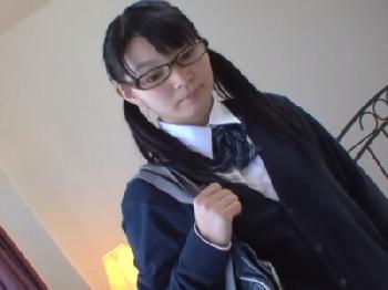 ピュアな眼鏡女子校生を開発調教!!自分専用のオナペットへ股間の穴強制顔面射精