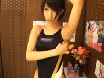 非情な整体師のきわどいマッサージに驚きつつも感じてしまうスレンダー美女