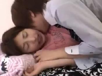 すっぴんにムラっときた変態男に顔面射精されるお姉さん