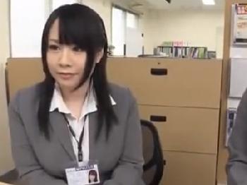 女性会社員のパンスト越し足コキ攻撃でスペルマ爆射