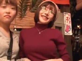 挨拶代わりと言わんばかりに居酒屋でフェラチオキメた猥褻メガネ