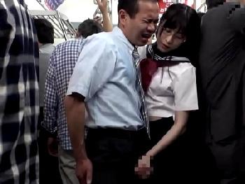 男性会社員を片手で射精させる痴女女子校生→逆痴漢が複数存在する夢のような満員電車W